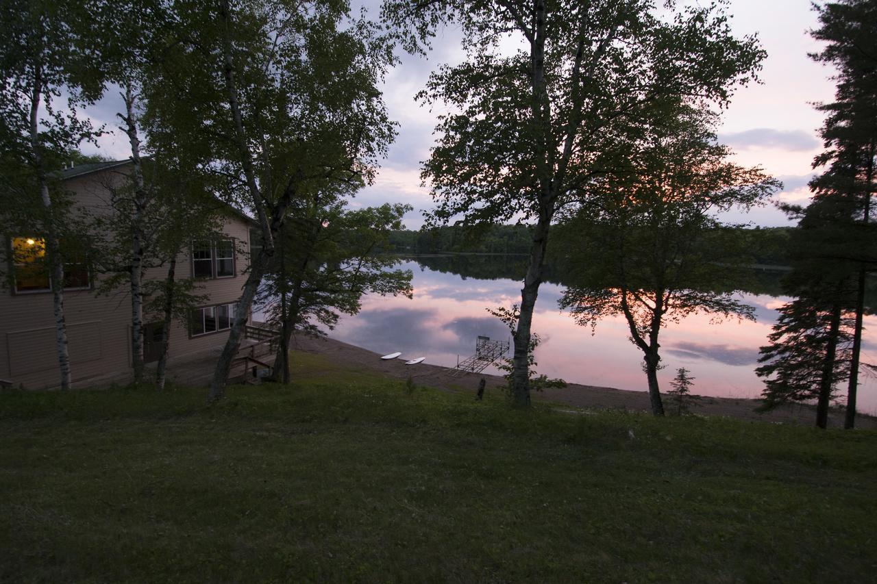 Hanging Horn Lakeside Resort Moose Lake Exterior photo