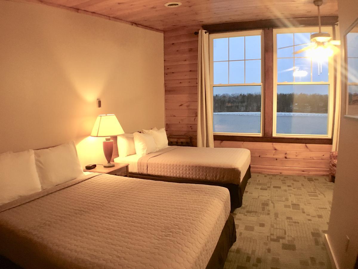 Hanging Horn Lakeside Resort Moose Lake Exterior photo